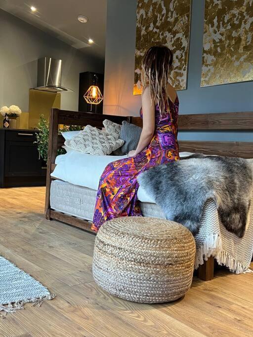 Luxury Lodge In The Treetops Llanbrynmair エクステリア 写真