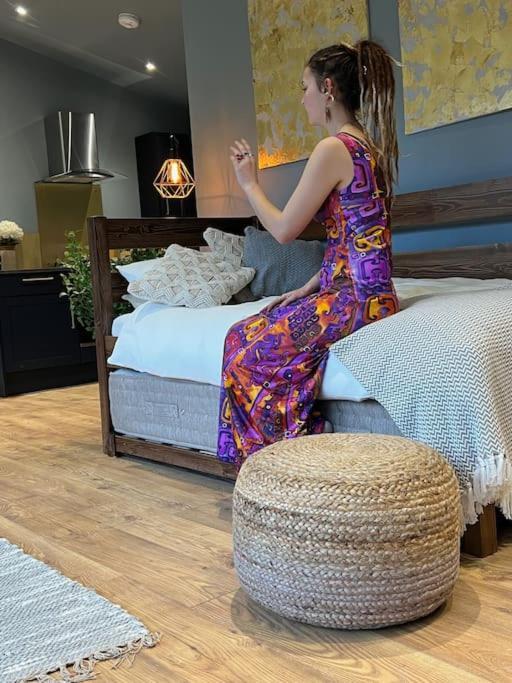 Luxury Lodge In The Treetops Llanbrynmair エクステリア 写真
