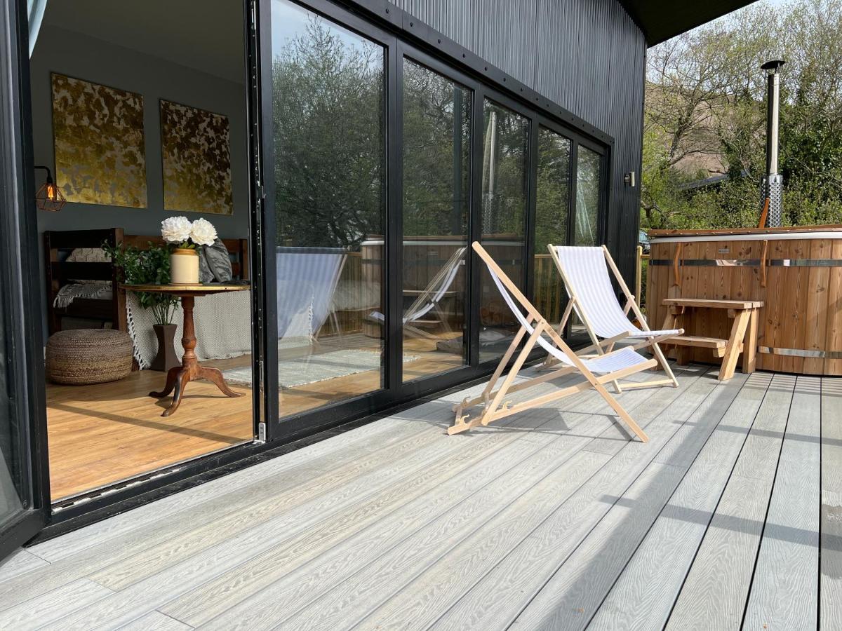 Luxury Lodge In The Treetops Llanbrynmair エクステリア 写真